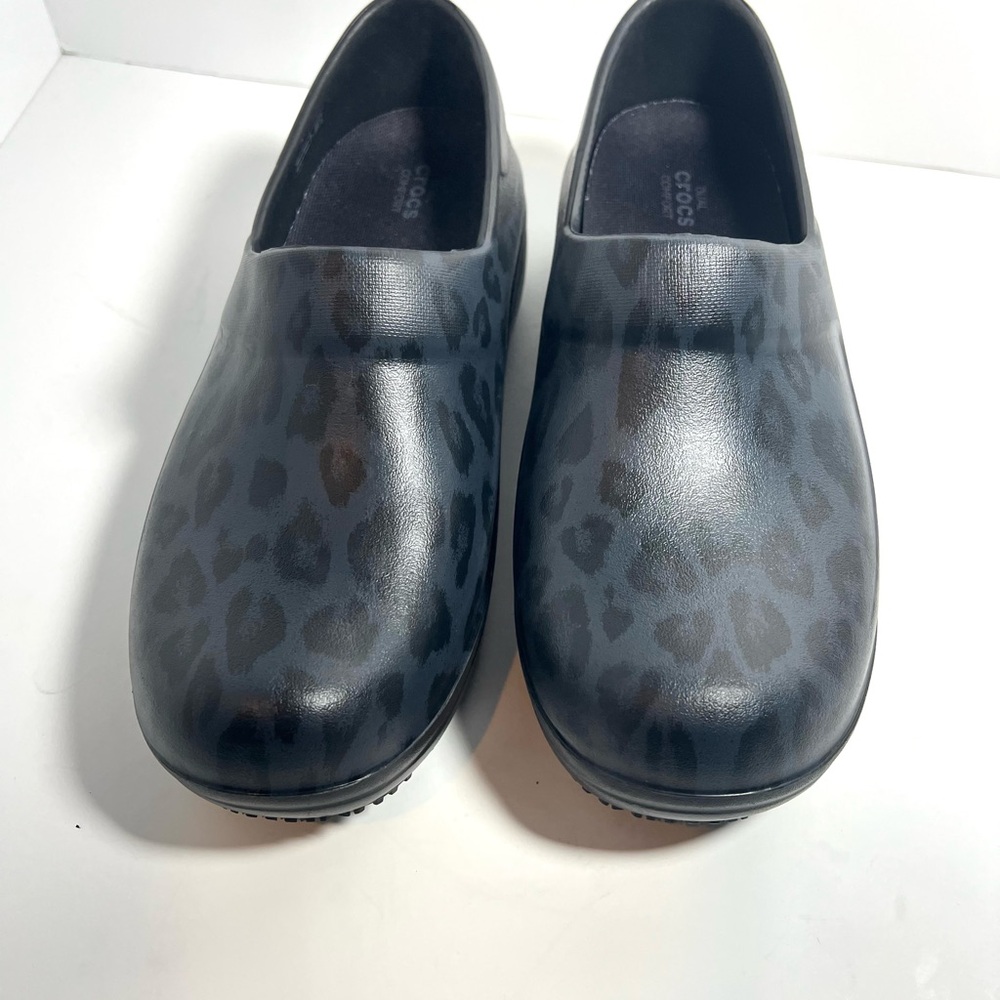 CROCS Slip-On Clogs with Leopard Print - Black/Gray size 9 women’s